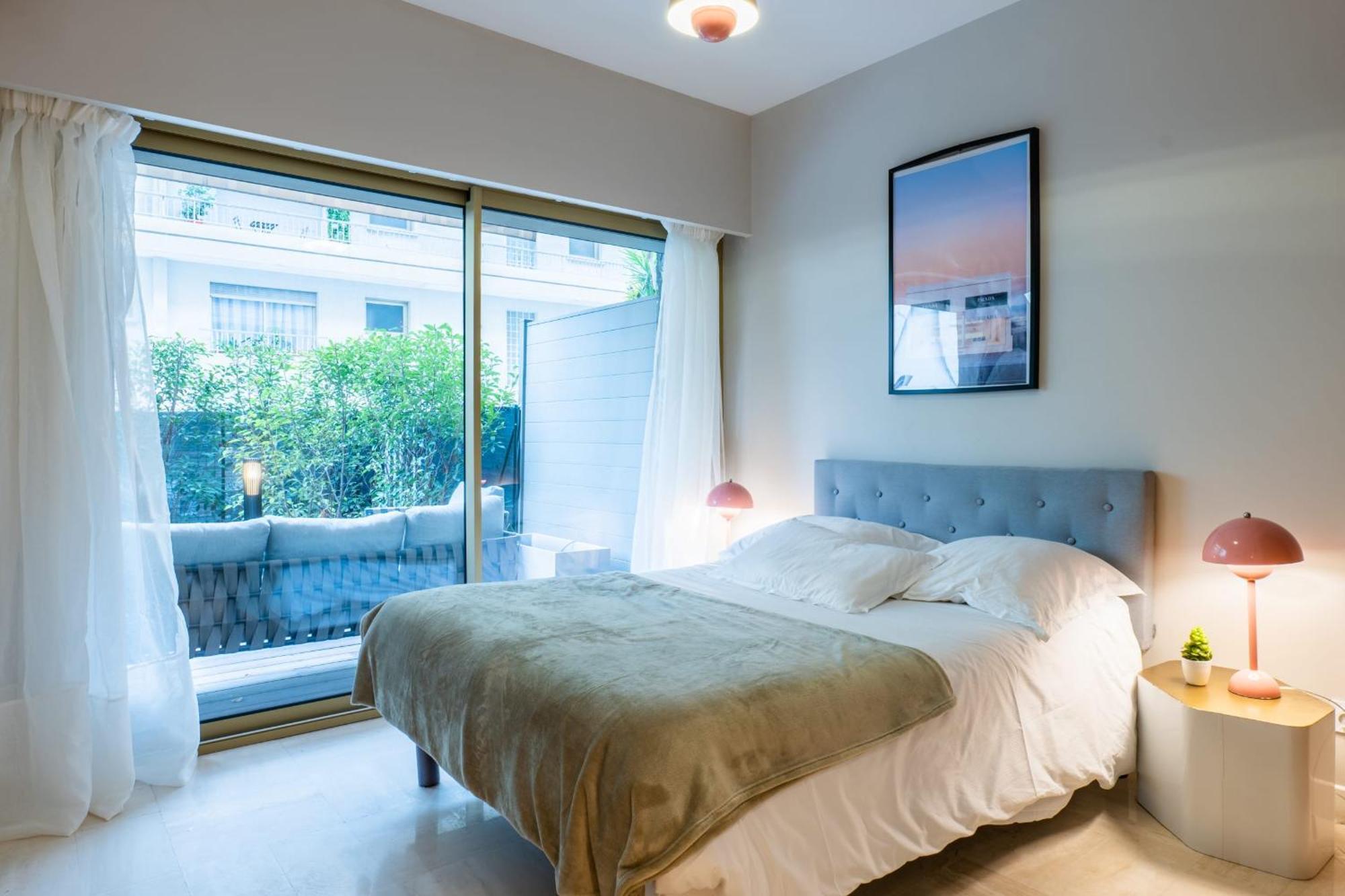 Downtown With Garden Apartment
