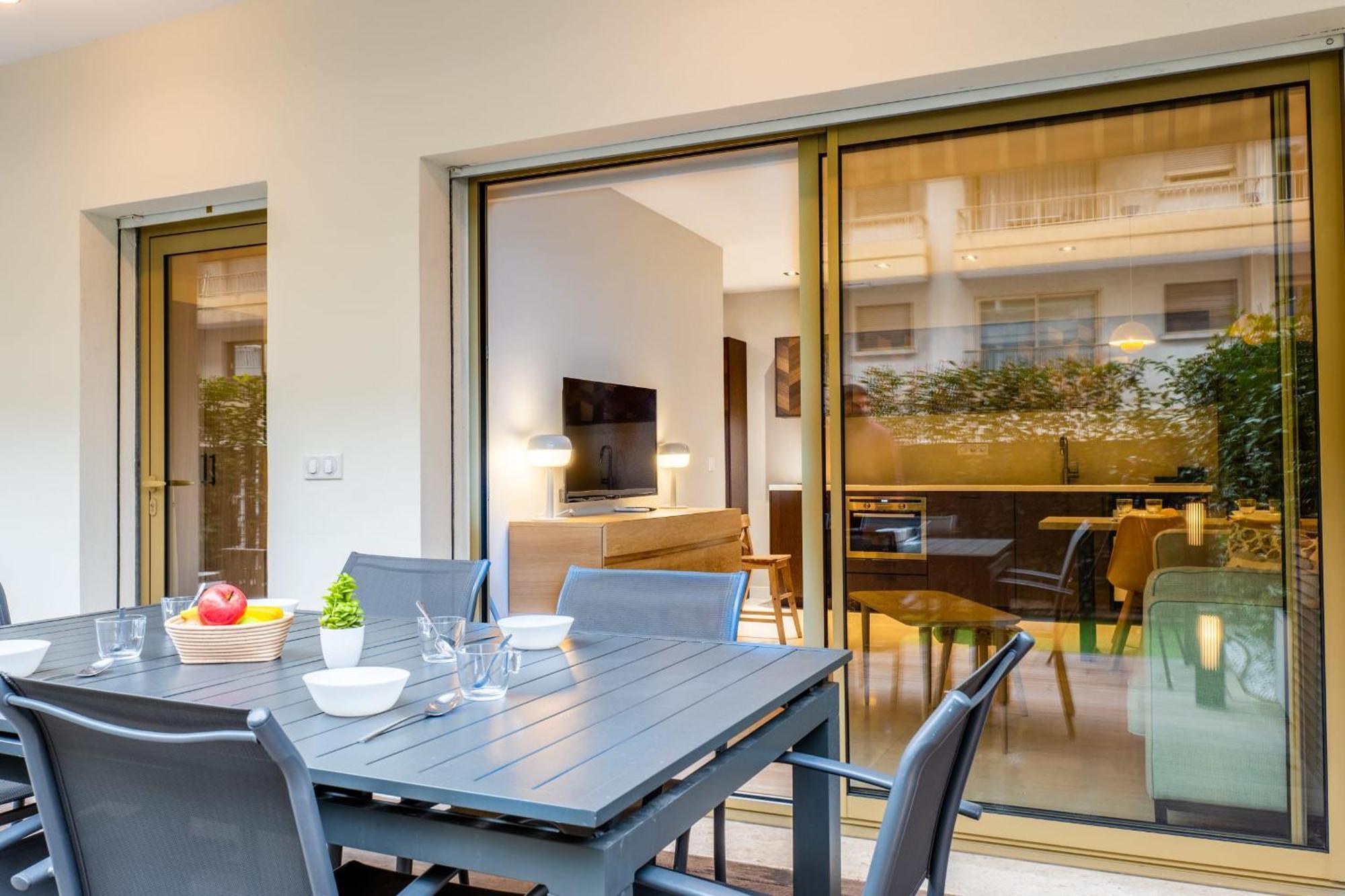 Downtown With Garden Appartement